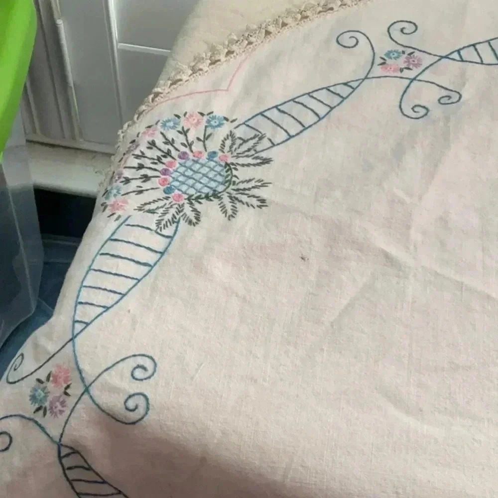 Table Cover - Picture 4 of 7